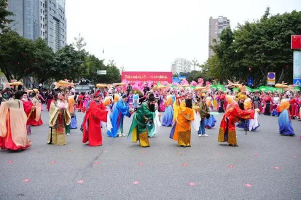 马蹄踏歌闹元宵：民俗马戏盛宴狂欢