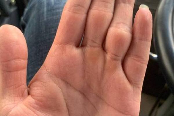 手相揭秘：事业线预示未来职场高峰