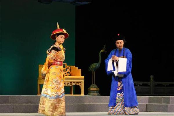 于成龙八字奇谈：从布衣到宰相，揭秘他的神秘命运轨迹！