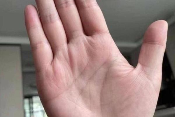 手相揭秘：V字纹路蕴藏的惊人财运