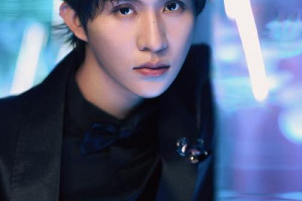 痣相独特,这位男星凭星点魅力征服粉丝! 痣相独特,这位男星凭星点魅力征服粉丝!