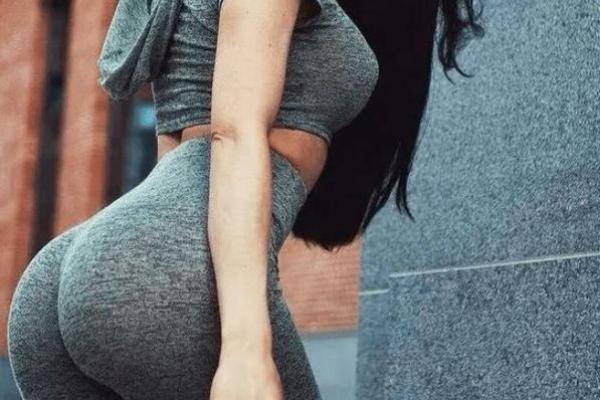 痣上美人：揭秘女性臀部痣的性感魅力！